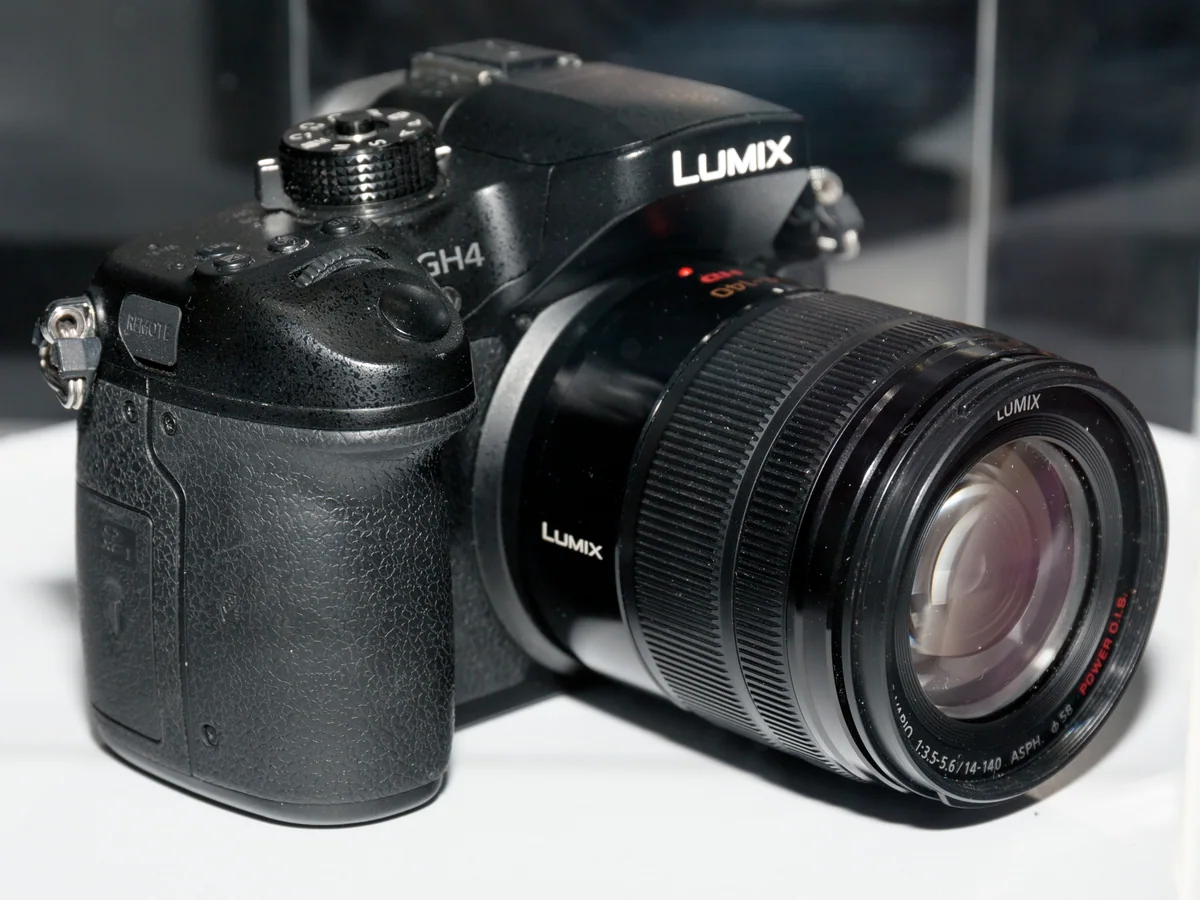 Lumix DMC-GH4