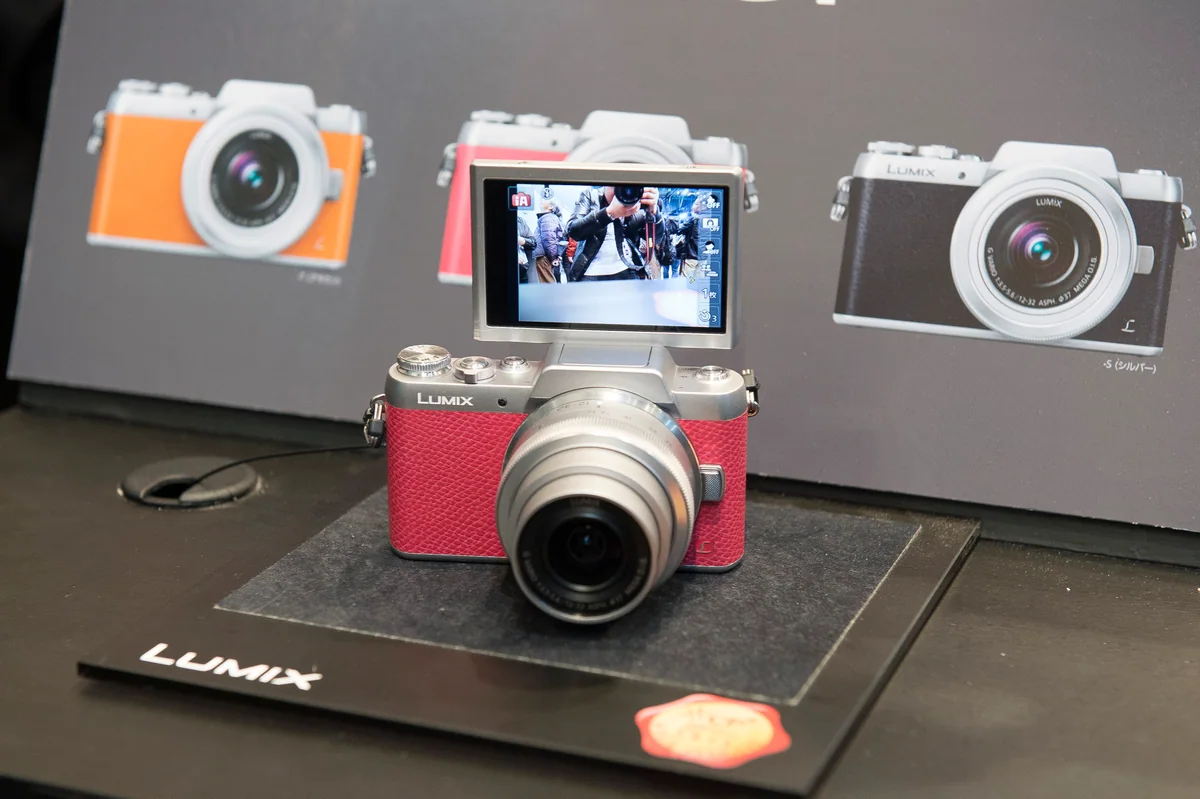 Lumix GF7
