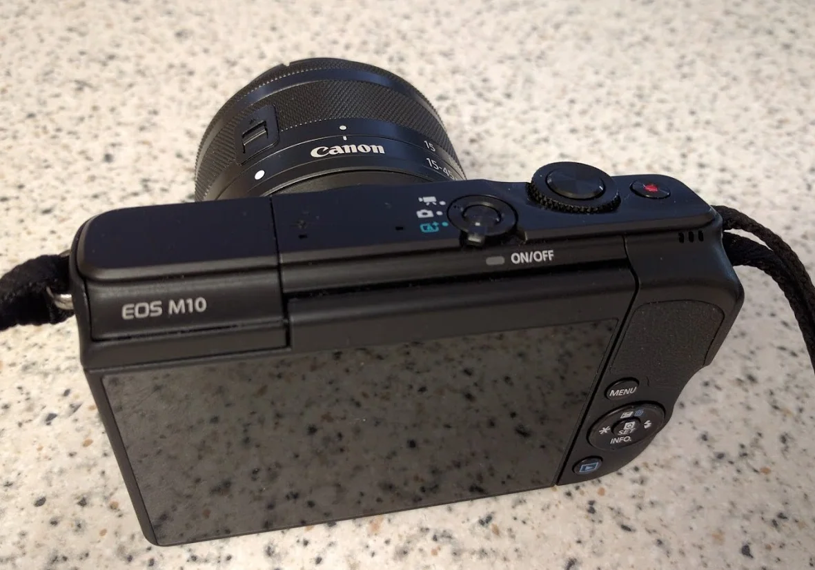 EOS M10