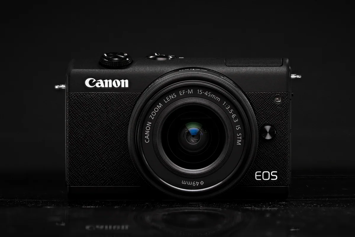 EOS M200